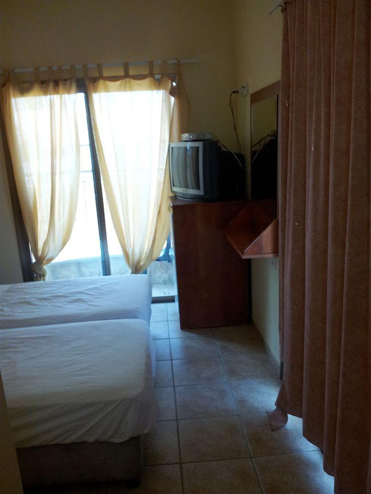 Faulty Towers Hotel Eilat Ngoại thất bức ảnh