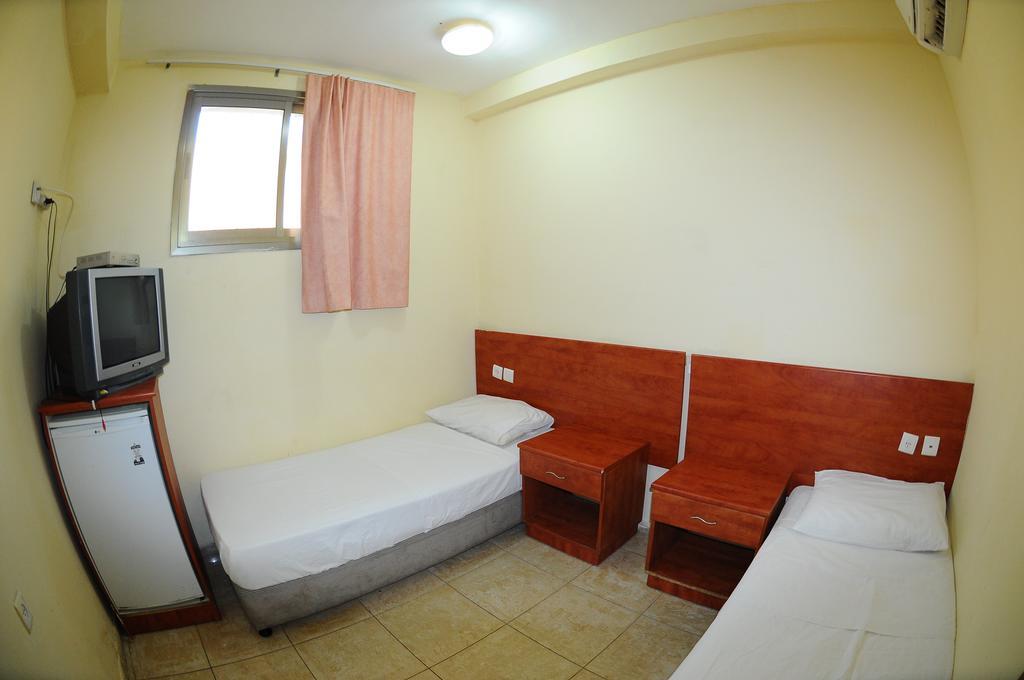 Faulty Towers Hotel Eilat Phòng bức ảnh