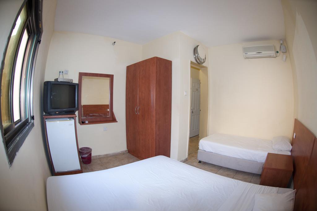 Faulty Towers Hotel Eilat Phòng bức ảnh