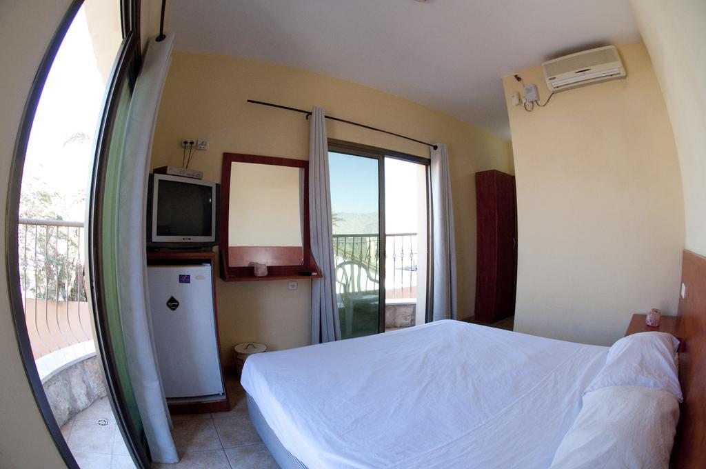 Faulty Towers Hotel Eilat Phòng bức ảnh