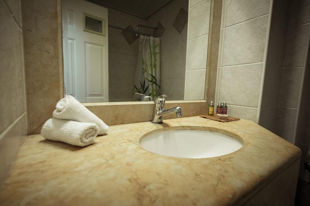 Faulty Towers Hotel Eilat Ngoại thất bức ảnh