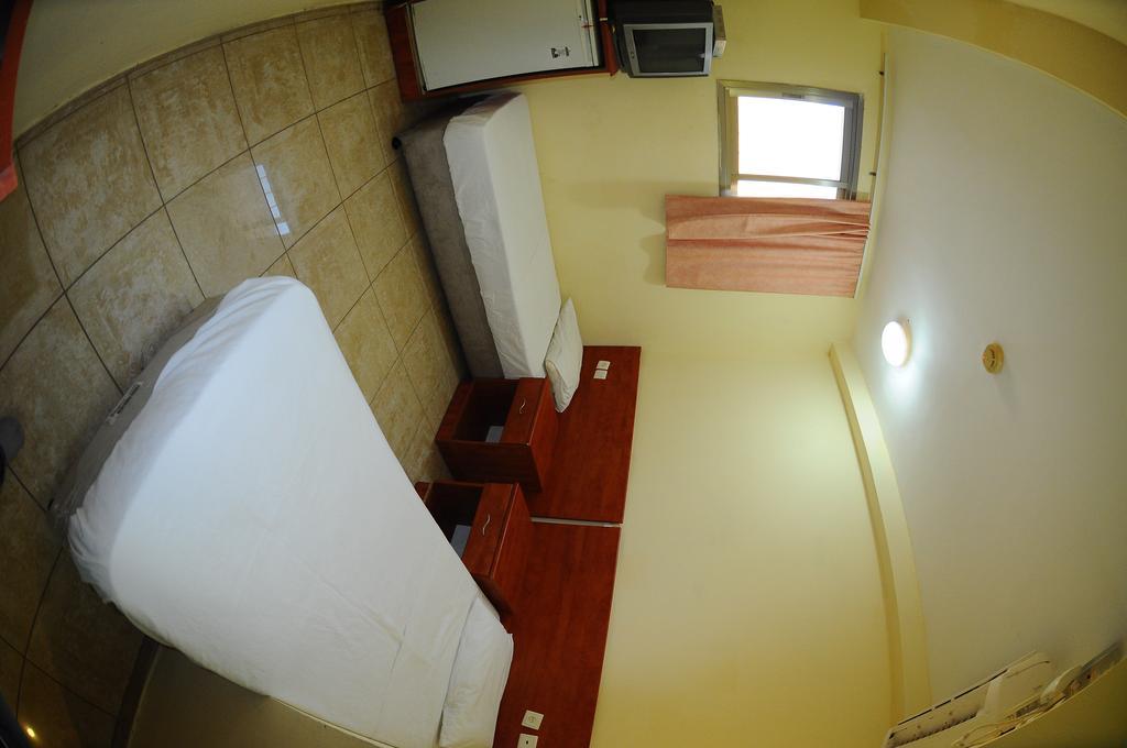Faulty Towers Hotel Eilat Ngoại thất bức ảnh