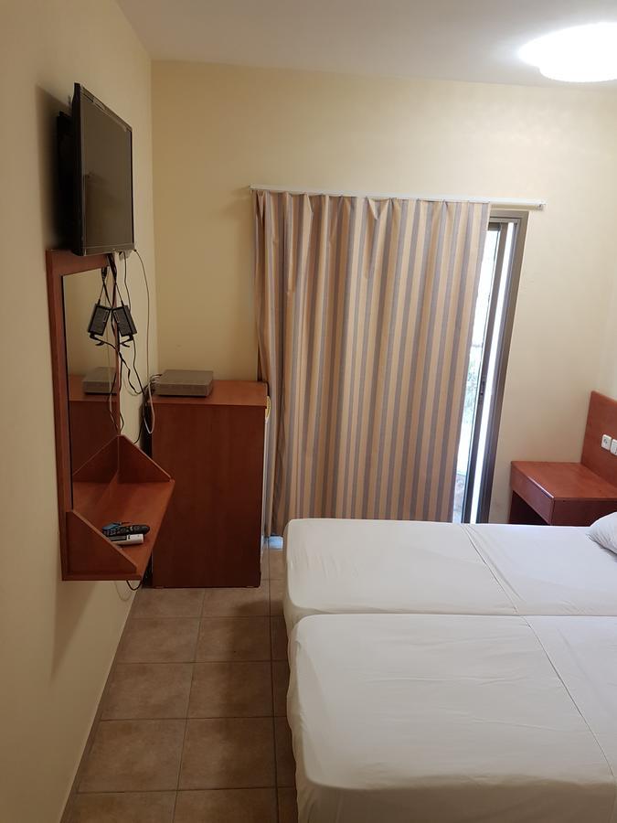 Faulty Towers Hotel Eilat Ngoại thất bức ảnh