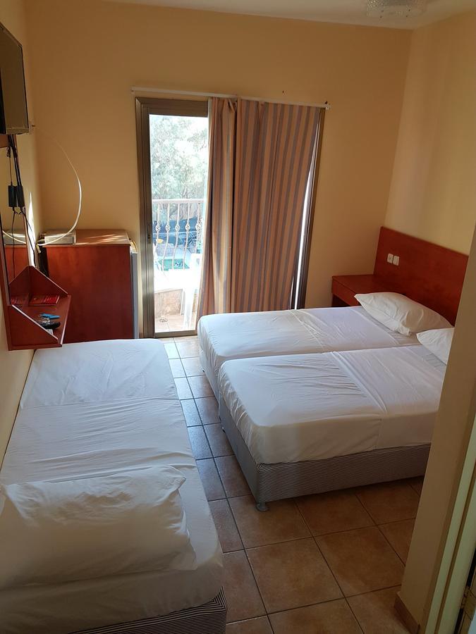 Faulty Towers Hotel Eilat Ngoại thất bức ảnh
