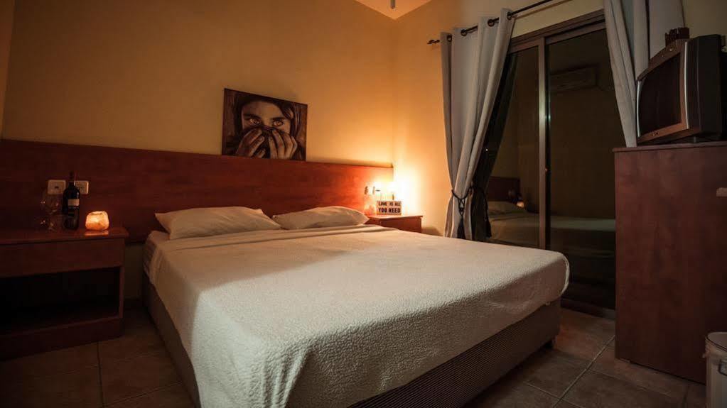 Faulty Towers Hotel Eilat Ngoại thất bức ảnh